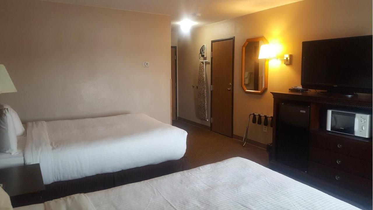 Crookston Inn & Convention Center Extérieur photo